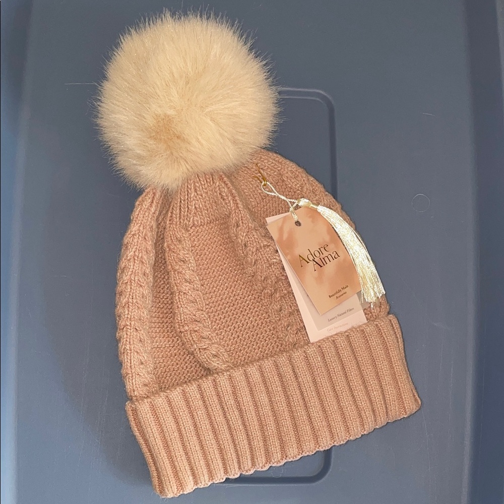 ❄️ NWT Luxurious Natural Cashmere Blend Pom Toque Hat